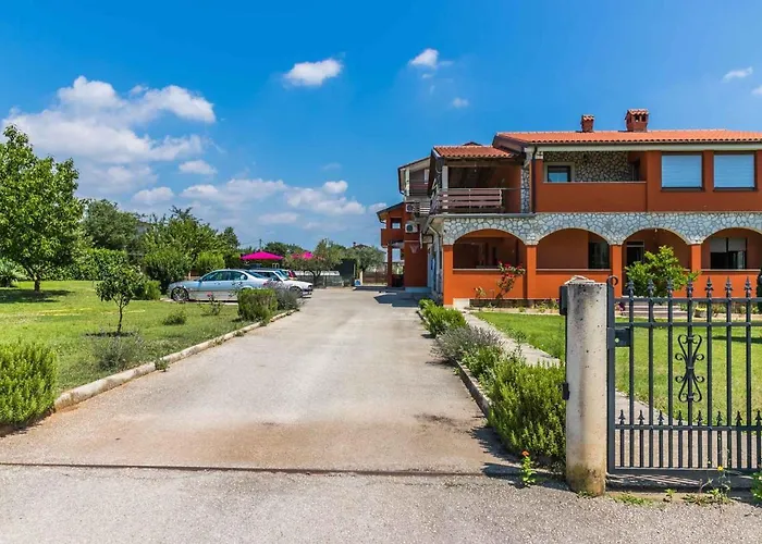 Pula, Istria 12 Daire *